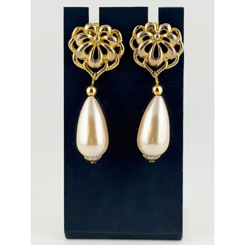 Vintage 80s Gold Filigree Floral Teardrop Pearl Dangle Earrings
